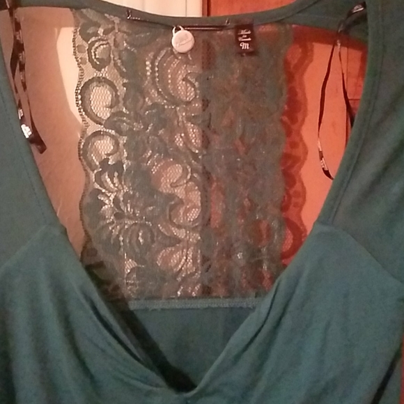 Women's top - Picture 3 of 3